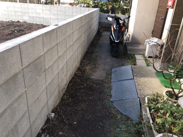 東京都北区豊島のコンクリートブロック1段撤去作業後の様子です。